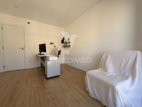 Apartamento t2 renovado no centro de palmela