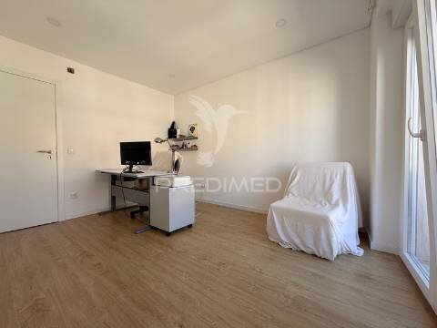 Apartamento t2 renovado no centro de palmela