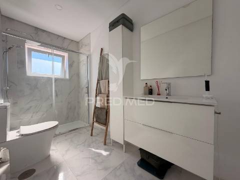 Apartamento t2 renovado no centro de palmela