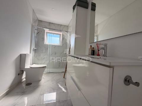 Apartamento t2 renovado no centro de palmela