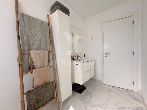 Apartamento t2 renovado no centro de palmela