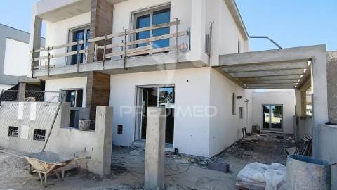 2 suítes, cozinha equipada, ar cond. completo, open space: 35m2