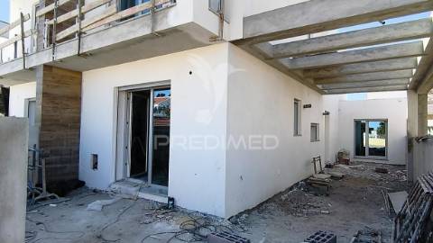 2 suítes, cozinha equipada, ar cond. completo, open space: 35m2