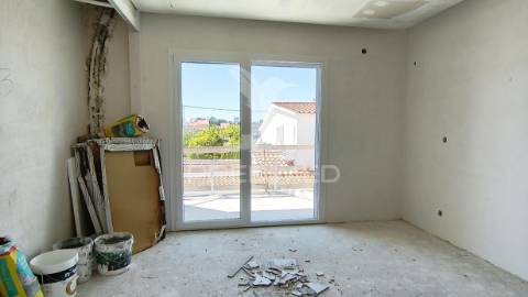 2 suítes, cozinha equipada, ar cond. completo, open space: 35m2