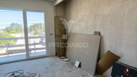 2 suítes, cozinha equipada, ar cond. completo, open space: 35m2