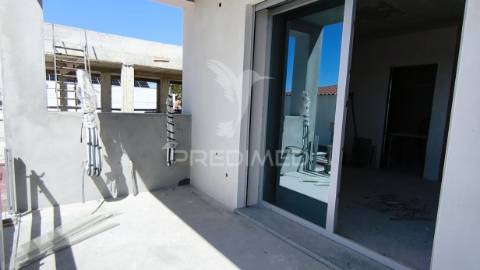 2 suítes, cozinha equipada, ar cond. completo, open space: 35m2