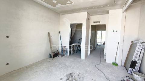 2 suítes, cozinha equipada, ar cond. completo, open space: 35m2