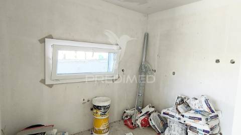 2 suítes, cozinha equipada, ar cond. completo, open space: 35m2