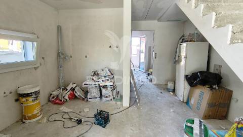2 suítes, cozinha equipada, ar cond. completo, open space: 35m2