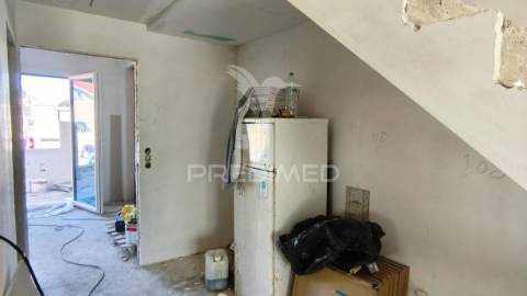 2 suítes, cozinha equipada, ar cond. completo, open space: 35m2