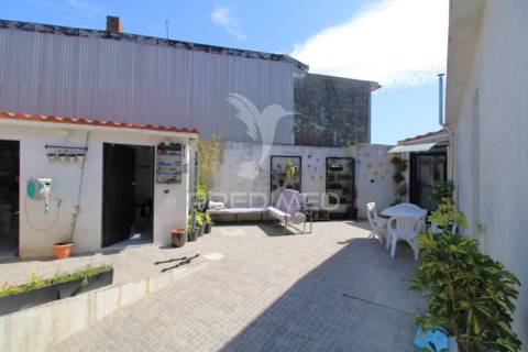 Moradia t3 com espaço exterior na areosa, porto