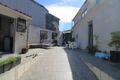 Moradia t3 com espaço exterior na areosa, porto