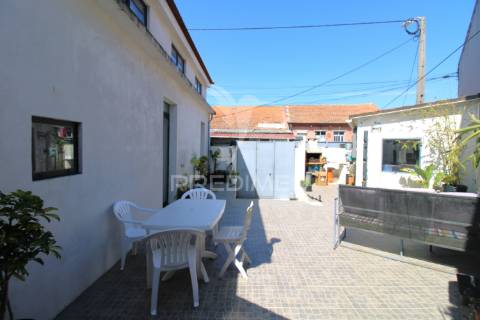 Moradia t3 com espaço exterior na areosa, porto