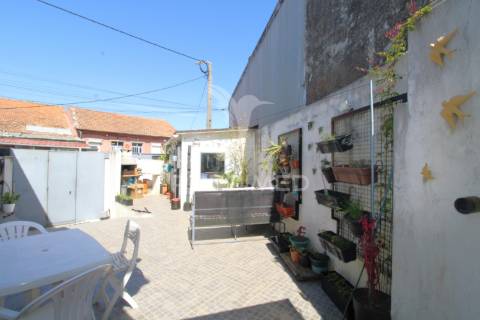 Moradia t3 com espaço exterior na areosa, porto