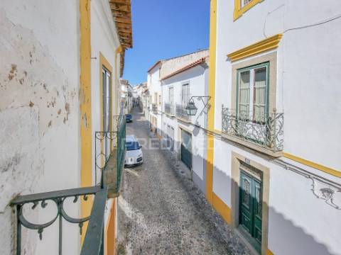 Moradia no centro histórico em évora!