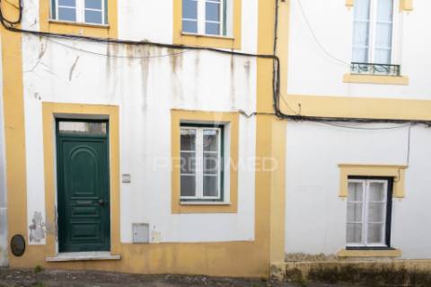 Moradia independente t2, no coração do centro histórico de évora