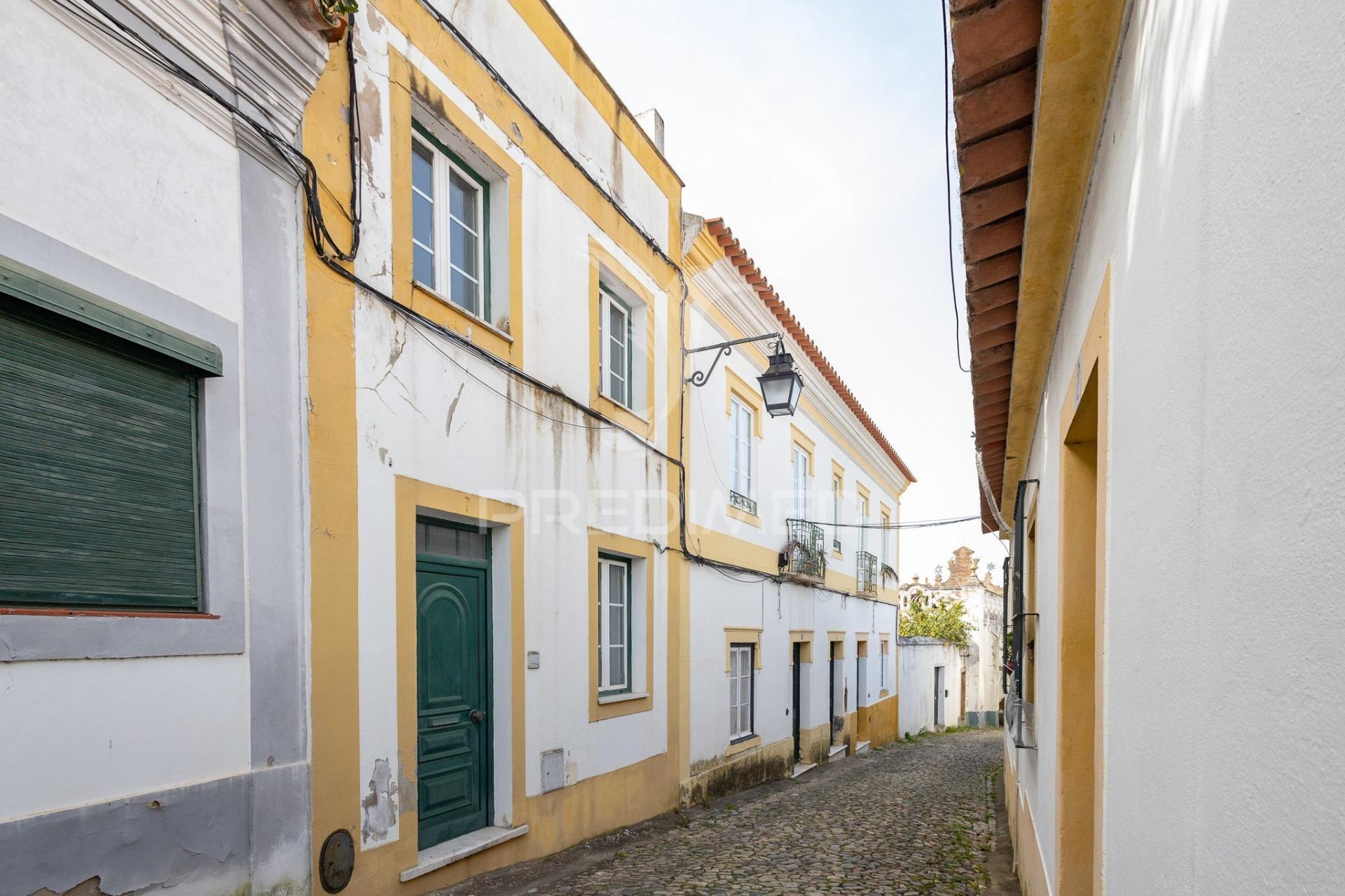 Moradia independente t2, no coração do centro histórico de évora