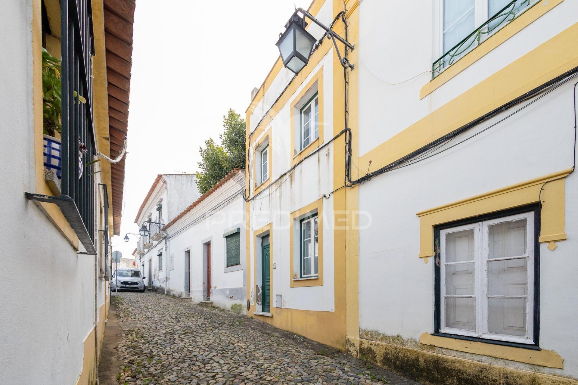 Moradia independente t2, no coração do centro histórico de évora