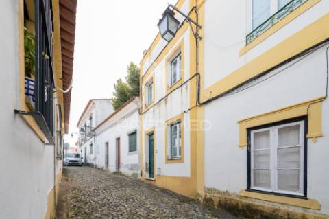 Moradia independente t2, no coração do centro histórico de évora