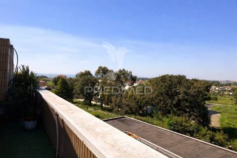 Apartamento t2 com terraço e vista mar