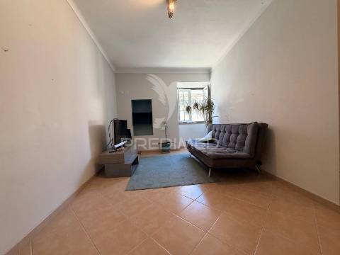 Arrenda-se moradia t2 com garagem no centro de palmela