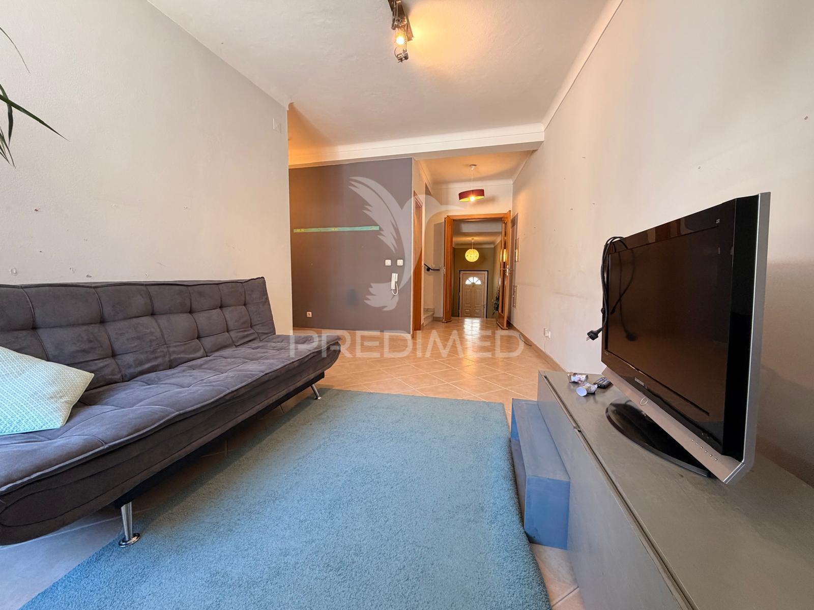 Arrenda-se moradia t2 com garagem no centro de palmela