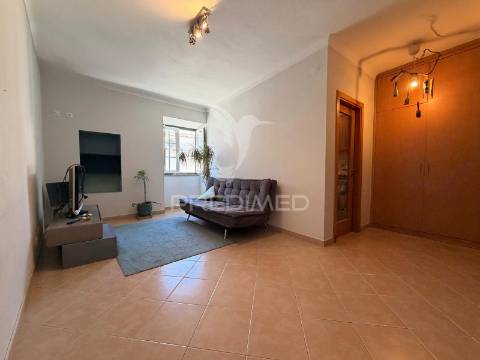 Arrenda-se moradia t2 com garagem no centro de palmela