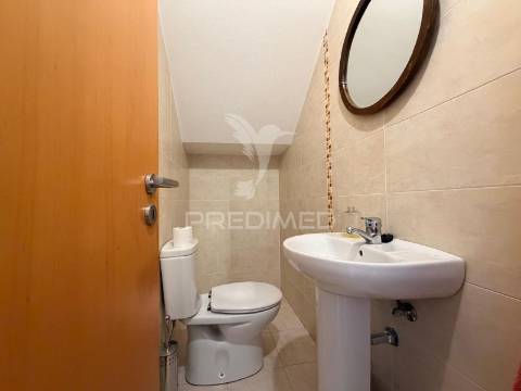 Arrenda-se moradia t2 com garagem no centro de palmela