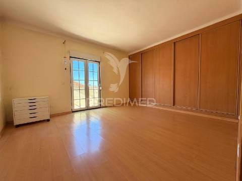 Arrenda-se moradia t2 com garagem no centro de palmela