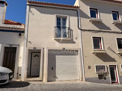 Arrenda-se moradia t2 com garagem no centro de palmela