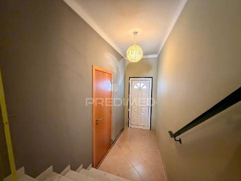 Arrenda-se moradia t2 com garagem no centro de palmela