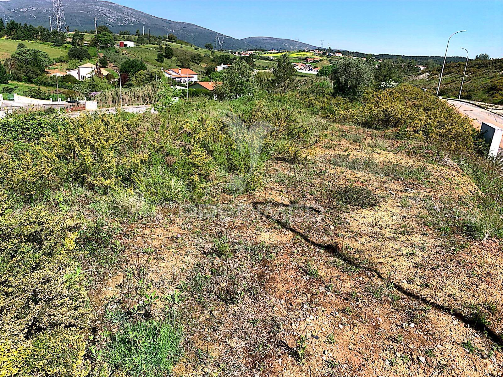 Terreno urbano em abrigada (alenquer)