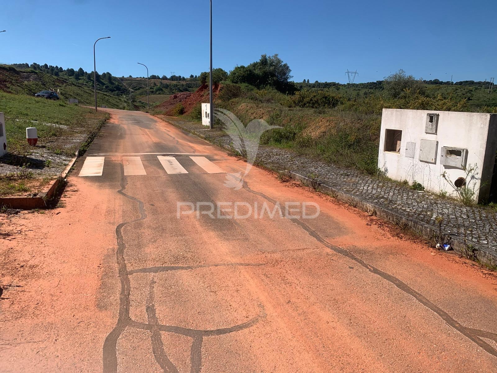Terreno urbano em abrigada (alenquer)