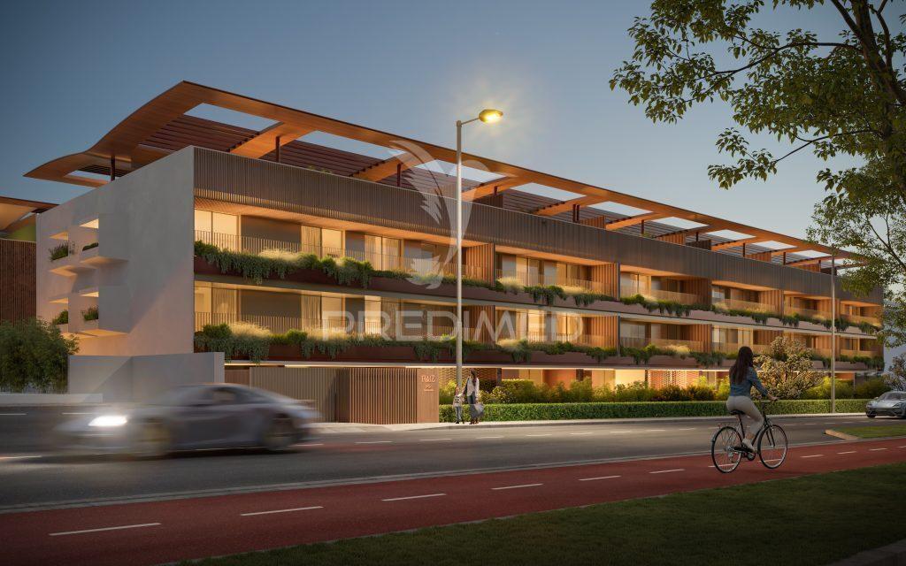 Apartamento t3 de luxo com 3 suites, varanda, 2 estacionamentos e arrumo