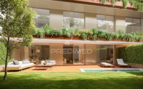 Apartamento t3 de luxo com 3 suites, varanda, 2 estacionamentos e arrumo