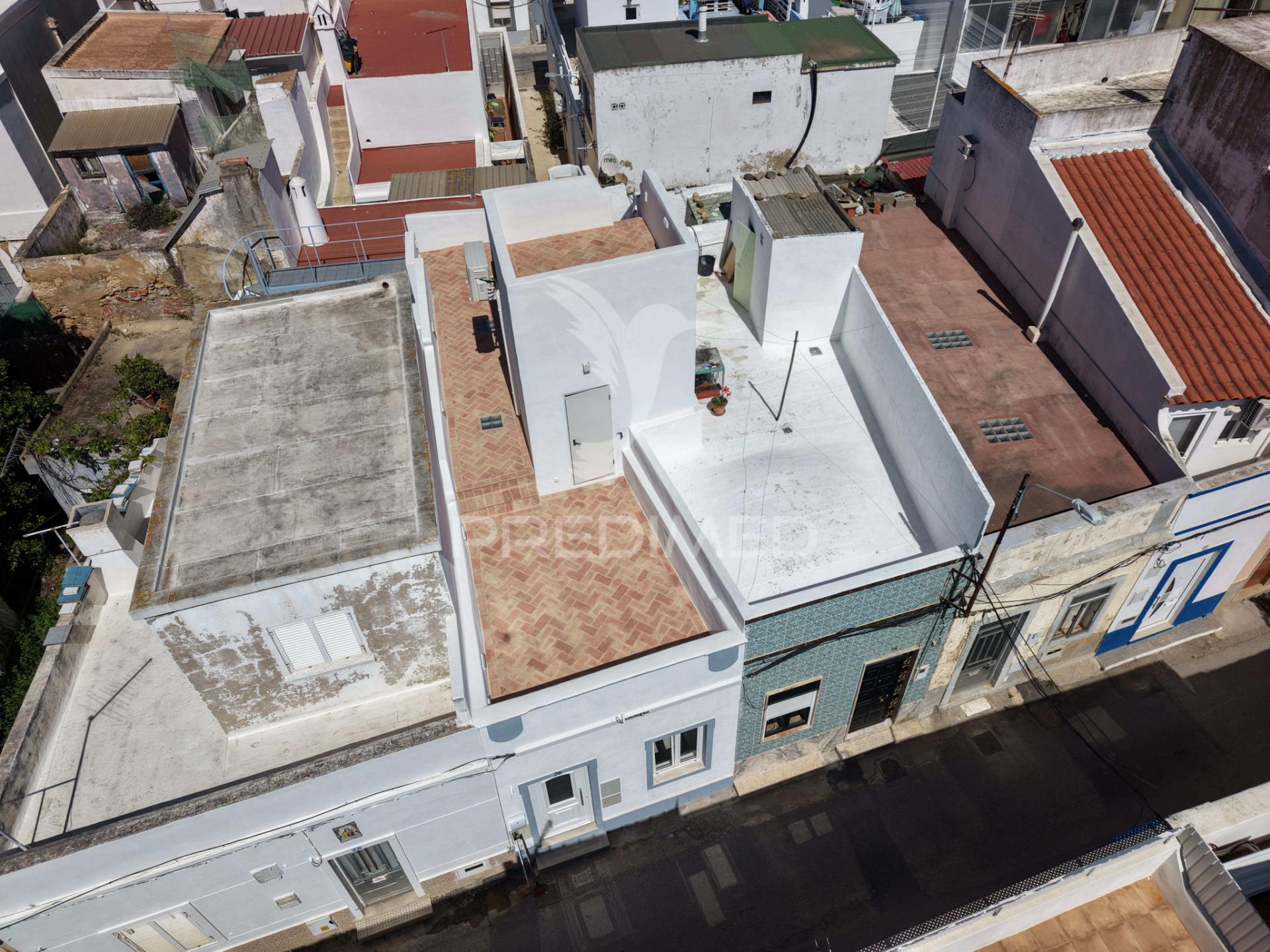 Casa de pescador renovada com açoteia e mirante – olhão