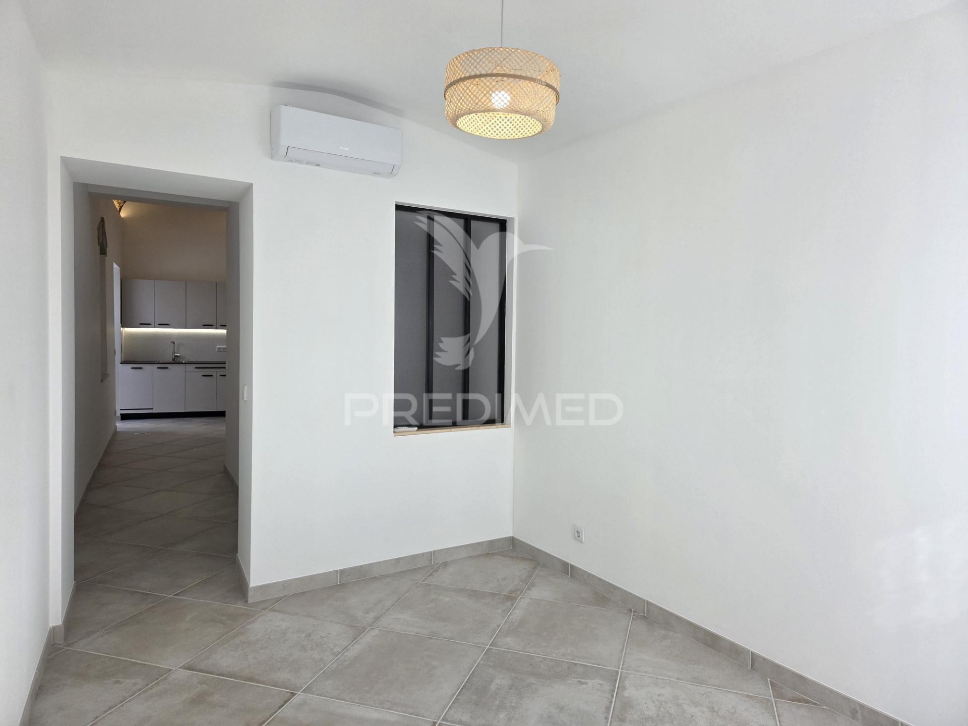 Casa de pescador renovada com açoteia e mirante – olhão