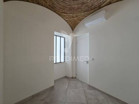 Casa de pescador renovada com açoteia e mirante – olhão