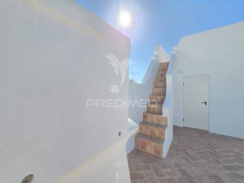 Casa de pescador renovada com açoteia e mirante – olhão