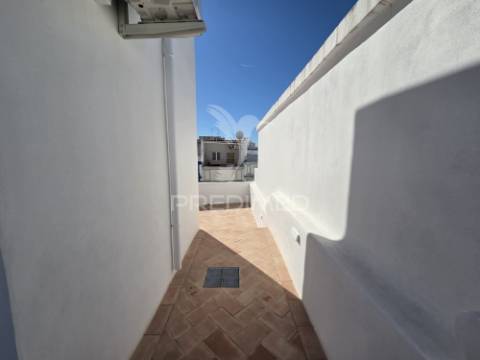 Casa de pescador renovada com açoteia e mirante – olhão