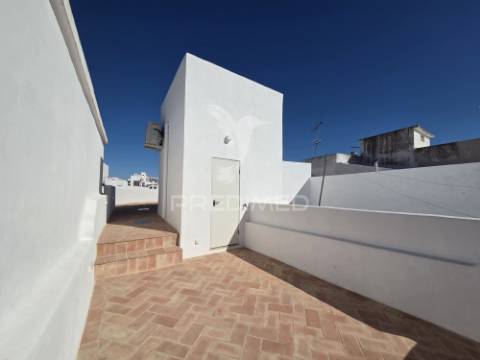 Casa de pescador renovada com açoteia e mirante – olhão