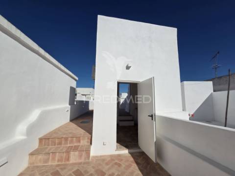 Casa de pescador renovada com açoteia e mirante – olhão