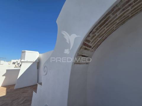 Casa de pescador renovada com açoteia e mirante – olhão