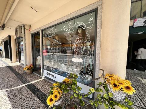 Trespasse loja comercial em macedo de cavaleiros