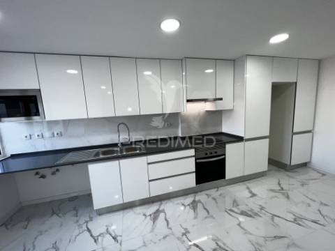 Apartamento t3 laranjeiro almada remodelado