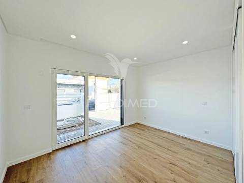 Apartamento t3 laranjeiro almada remodelado