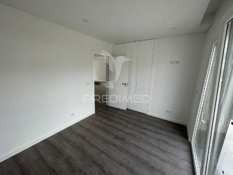 Apartamento t3 laranjeiro almada remodelado