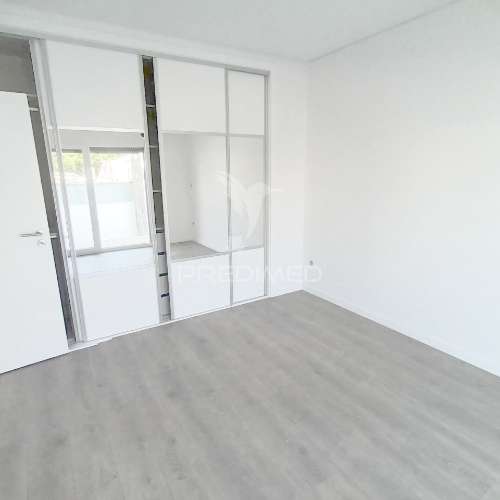 Apartamento t3 laranjeiro almada remodelado
