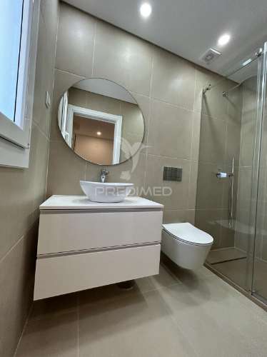 Apartamento t3 laranjeiro almada remodelado