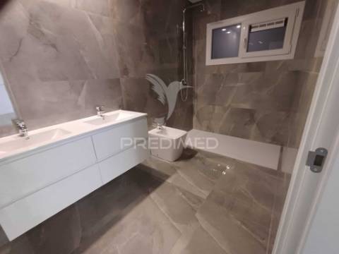 Apartamento t3 laranjeiro almada remodelado
